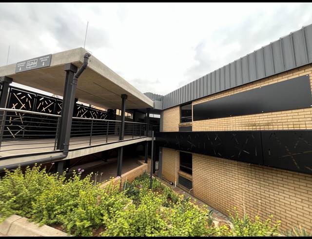 118M² OFFICE TO LET IN SUNNYROCK